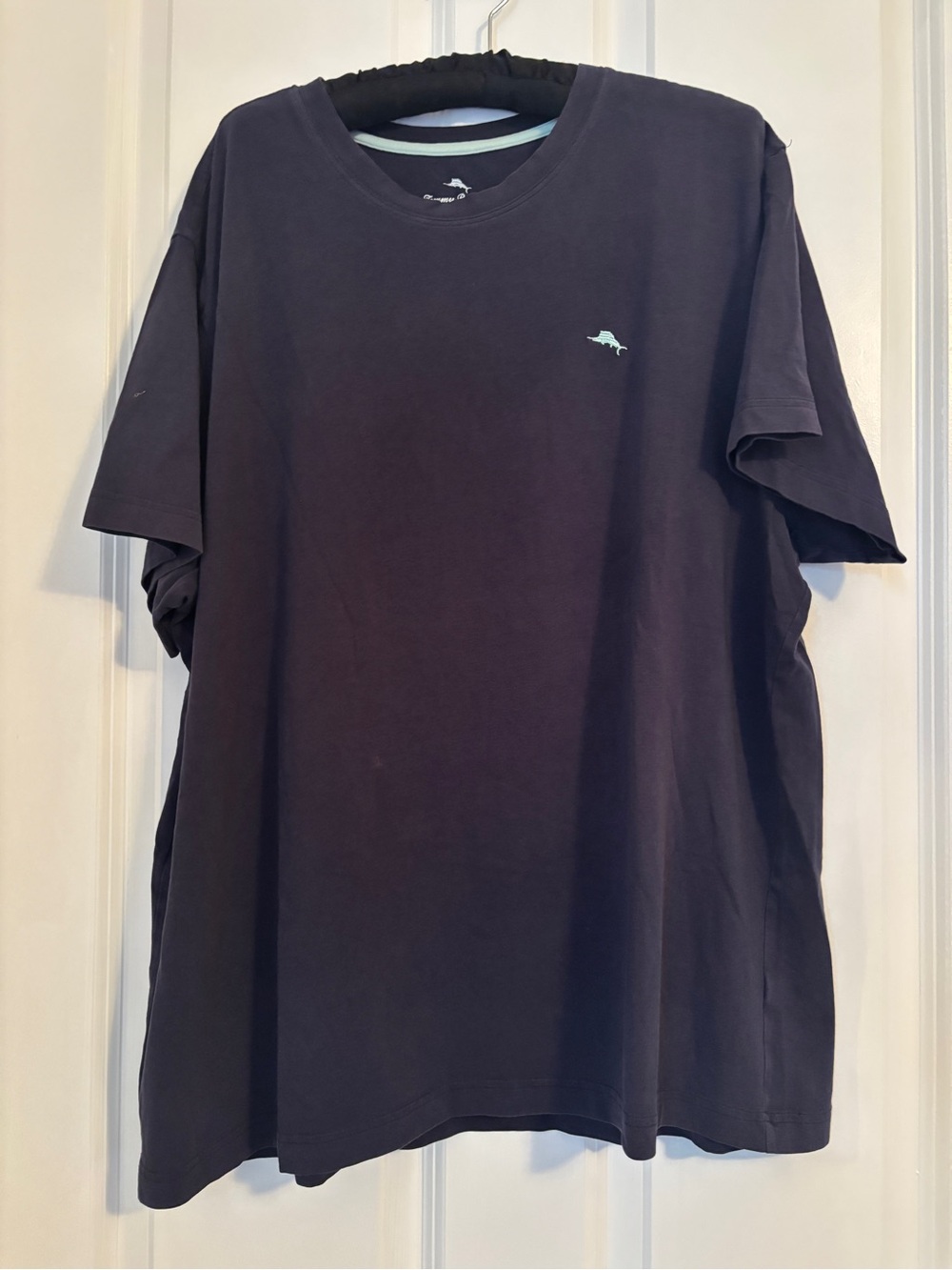 Tommy Bahama - Men’s Navy Short Sleeve Crewneck with Mint Island Logo. Size XL